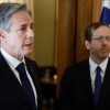 イスラエル首相、人道的休戦の訴えを一蹴　米国務長官との会談後