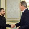 キャメロン英外相、初の訪問先はウクライナ　ゼレンスキー大統領に支援継続を約束