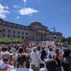 黒人トランスジェンダー差別に抗議　約１万人が集結