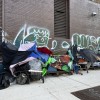 ニューヨーク市、悪臭の苦情増加 ホームレスの屋外排泄行為が原因