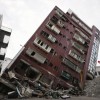 台湾地震、大きく傾斜ビル解体へ