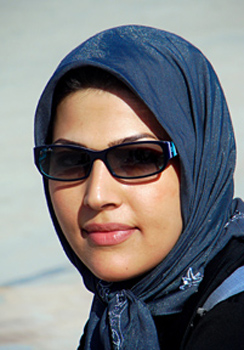ヒジャブを着用する女性（photo: Hamad Saber）