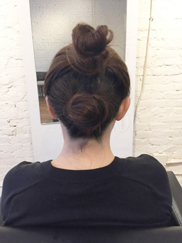 同じ要領でゴムを隠すようにきゅっとまとまったお団子を作る。