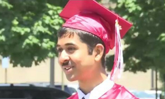 大学進学後もチューターを付けるというゴスワーミさん(photo: www.nyfoundling.org)