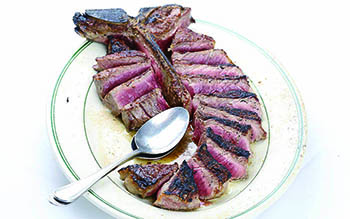 Benjaminの看板メニュー 「プライム・ステーキ・フォー2 （２人前105ドル）」