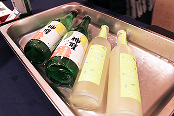 女性を中心に人気を集めた株式会社・山本本家の(京都)の「柚子想い」。日本酒に皮ごと絞った柚子を加えているため、香り高い