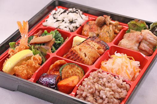 見た目も豪華な「御膳弁当」（25ドル〜）