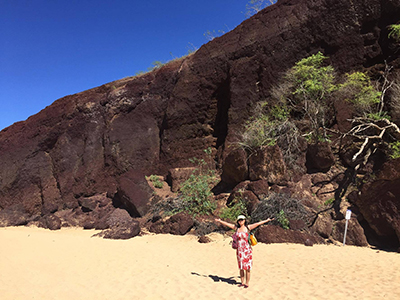 昨年９月に訪れたマウイ島で。「大自然を感じ、ビーチから海を見るだけで癒され幸せでした」 