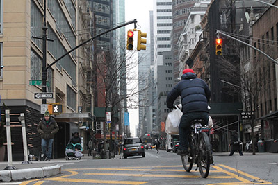 自転車 赤信号でも渡れます 市内50の交差点 Daily Sun New York