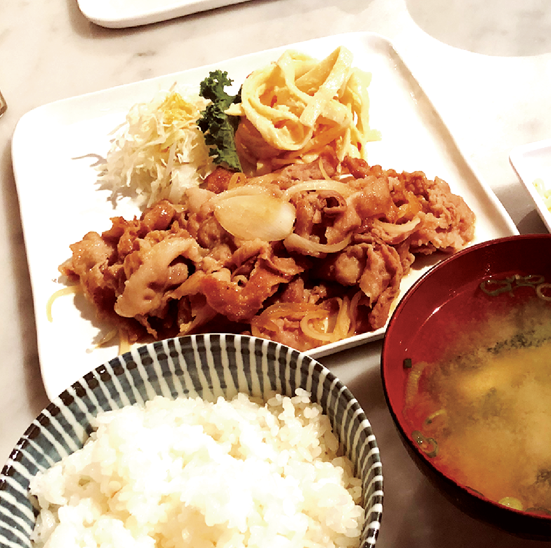 白米がすすむサラリーマンの定番（白米のお代わりは何杯でも無料）