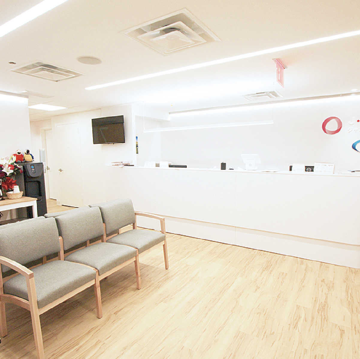 清潔で開放感のある院内