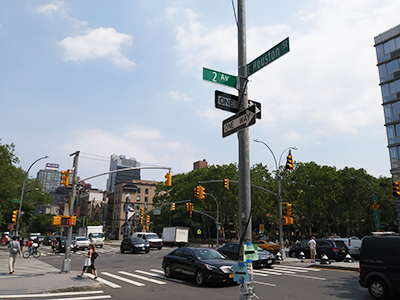 ニューヨークに来て間もない人は、「ヒューストンストリート」と呼ぶ=18日午後撮影 (photo: 本紙)