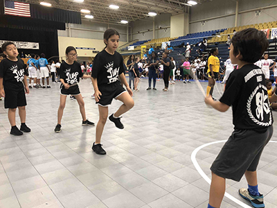 集中して、完璧な演技！