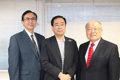 発起人の（左から）大清水良裕さん、白田さん、同団団長を務める西谷尚武さん（photo: 本紙）