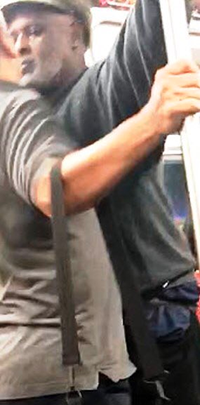 公開された男の写真。ＮＹＰＤ交通課のツイッター （@NYPDTransit）より