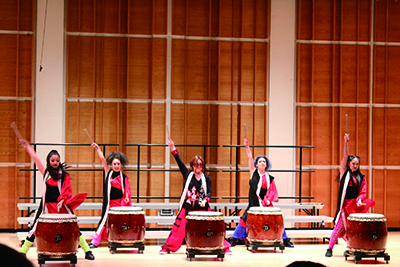 迫力の演技で観客を魅了した鼓舞組