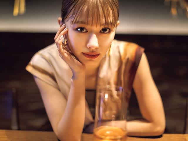 山本舞香を 初めての1人飲み に誘って ラグジュアリーな大人のファミレスを体験してもらった Daily Sun New York
