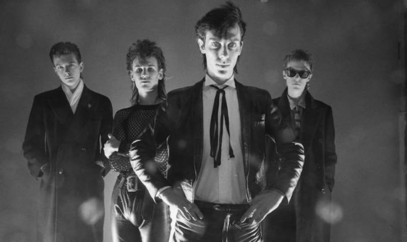 ゴシック ロックの歴史 暗い影の中から表舞台へと現れた漆黒のアーティストたち Dailysun New York ゴシック ロックの歴史 暗い影の中から表舞台へと現れた漆黒のアーティストたち Dailysun New York