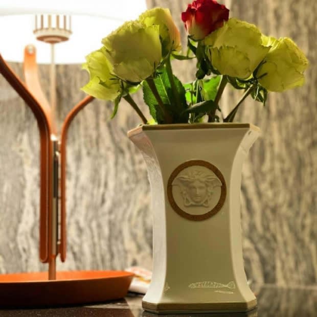 浜崎あゆみ 花を生ける写真に疑問が続出 小さな子どもがいるのに危ない Dailysun New York