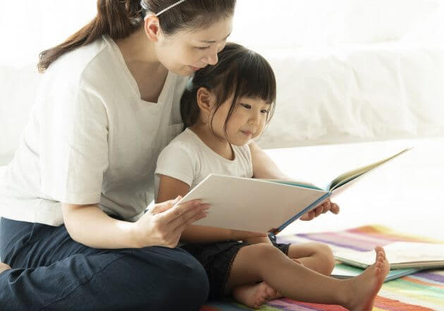 幼児期 小学生時の読み聞かせ 読書 その後の 学力 を大きく左右 実証的データで判明 Daily Sun New York