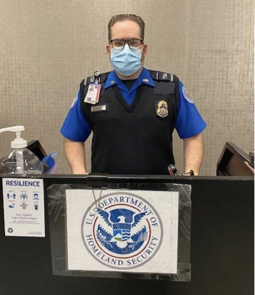 婚約指輪のダイヤを紛失 空港職員 床から 輝き 見つける Dailysun New York 婚約指輪のダイヤを紛失 空港職員 床から 輝き 見つける Dailysun New York