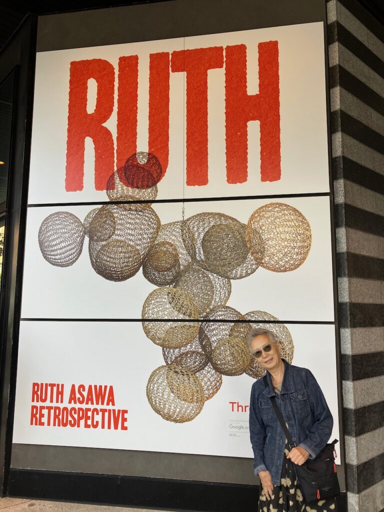 女性の顔にスカーフをまとったアート作品 壁掛け 海外 美術品 サンフランシスコ アートのパワー 第63回 サンフランシスコにおけるルース・アサワ