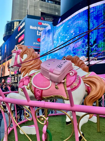 美品！タイムズスクエア　立体絵 タイムズスクエアが24時間の美術館に！？ ハローキティの