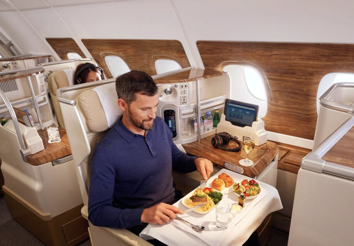 機内食がおいしい航空会社ランキング、旅行者が選んだ1位は? コーヒー・ワイン部門も