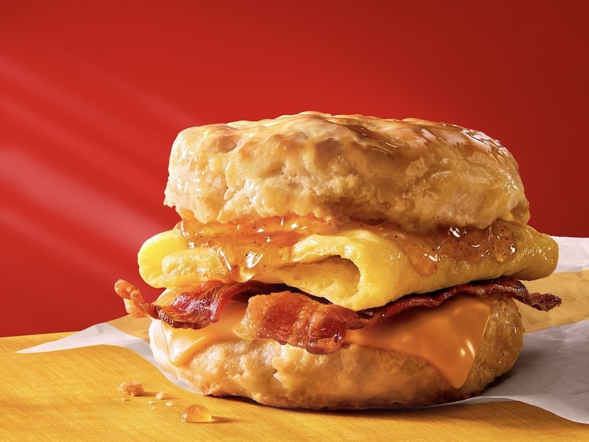 マクドナルドの新作が背徳すぎる…“はちみつ×焦がしバター”の朝食メニュー登場