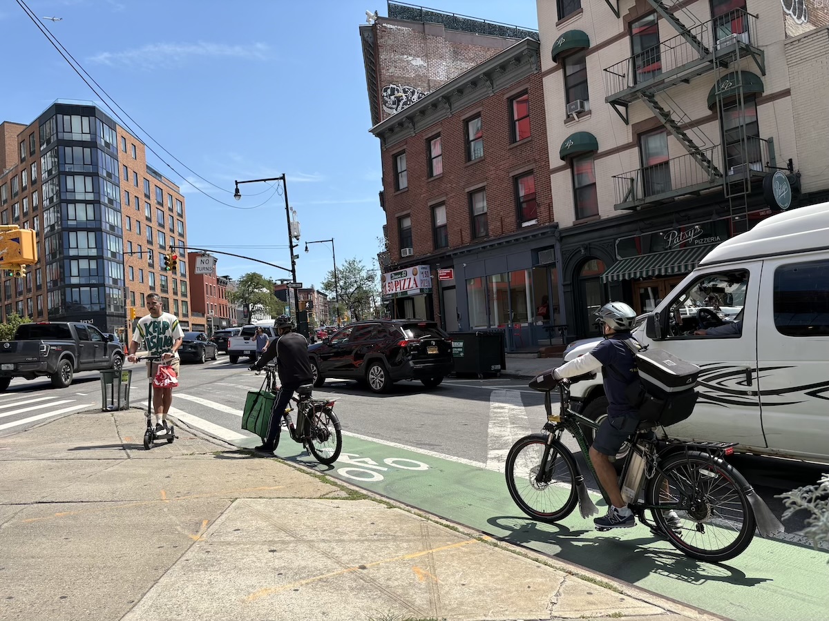 乗っていいのはどのバイク？ 交通事故多発のEバイク、NY市が規制の動き