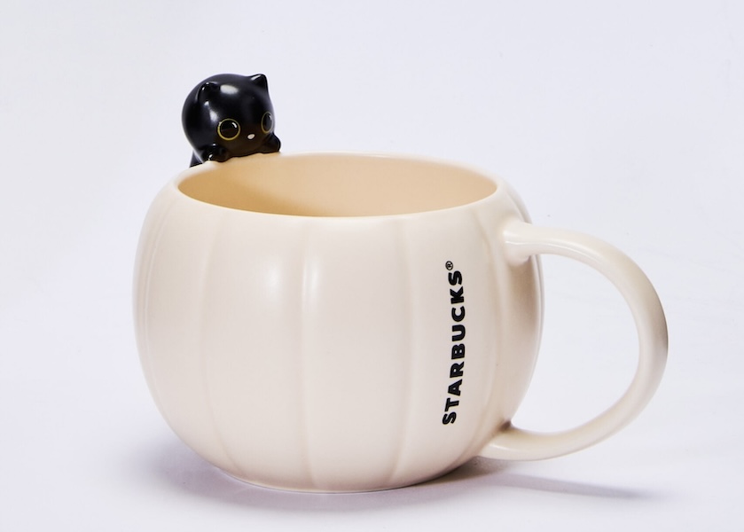 スターバックスに“黒猫グッズ”が大集合！ 仮装したベアリスタや暗闇で